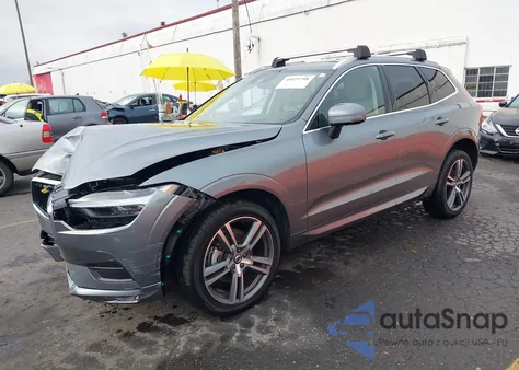 2021 Volvo Xc60 T5 Momentum z USA, uszkodzony, nr VIN YV4102RK3M1810644
